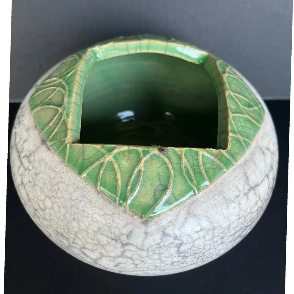 Handcrafted Pottery‎ Vase, Green Leaf Decor Textured crackle Off White  signed